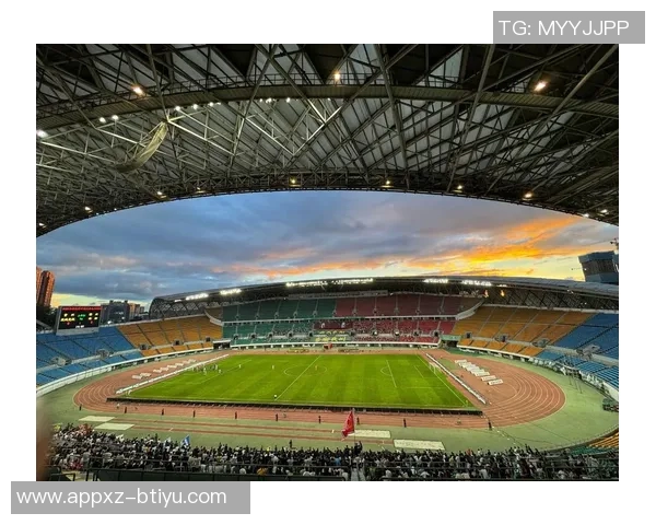 贵州筑城主场因观众投掷水杯被中足联罚款1万元引发热议